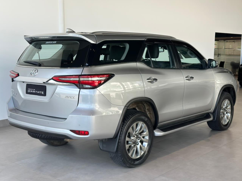 toyota hilux sw4 2.8 d-4d turbo diesel srx 7l 4x4 automatico 4p 20246