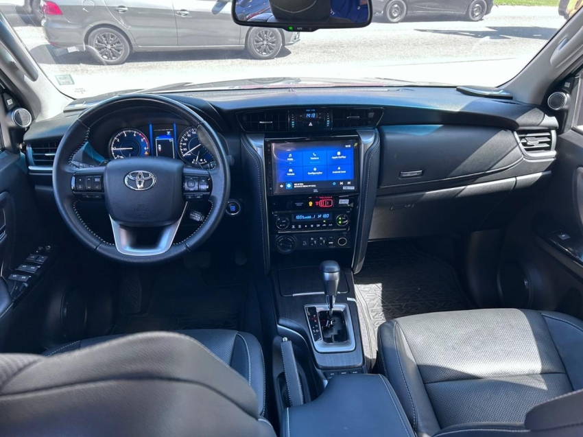 toyota hilux sw4 2.8 d-4d turbo diesel srx 7l 4x4 automatico 4p 20244