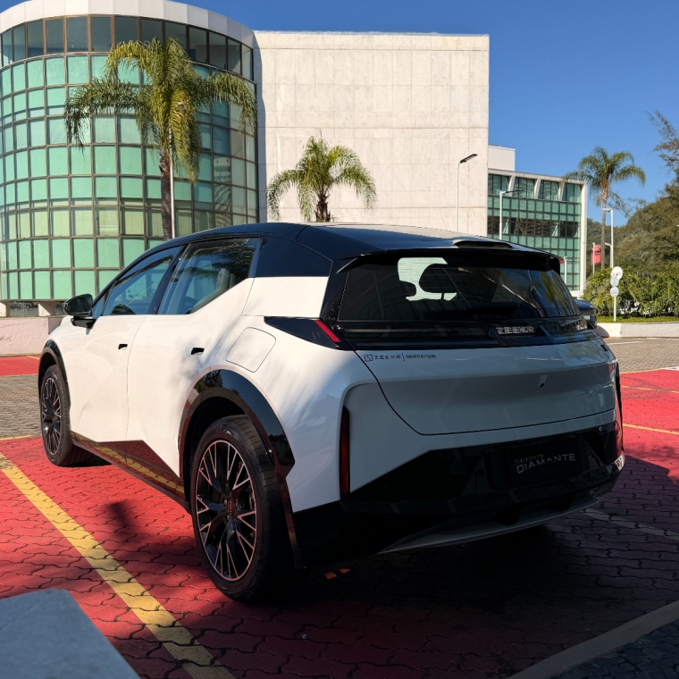 zeekr x 66 kw eletrico flagship awd 1.0 4p automatico 20255