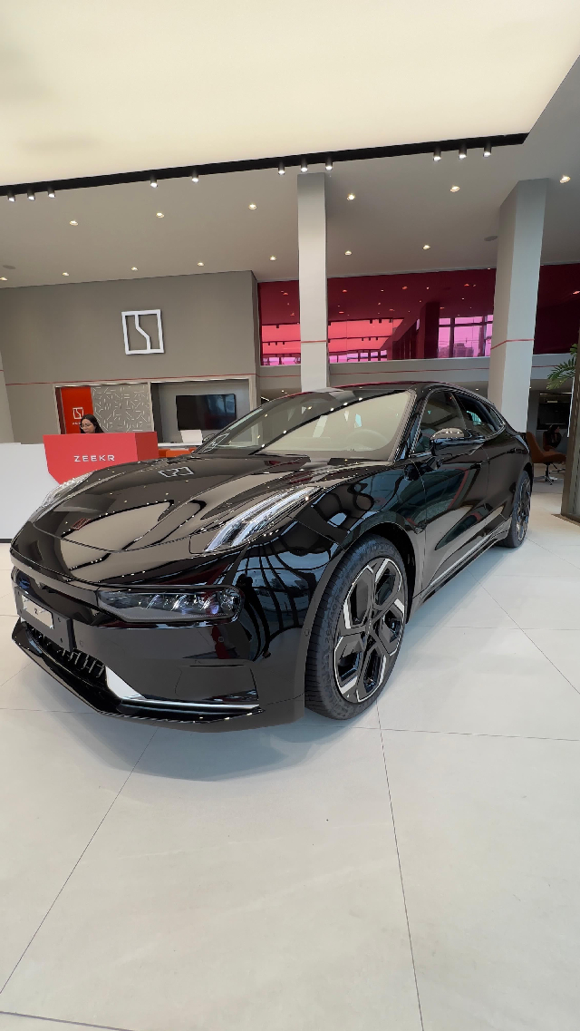 zeekr 001 100 kw eletrico premium awd 5.4 4p automatico 2025