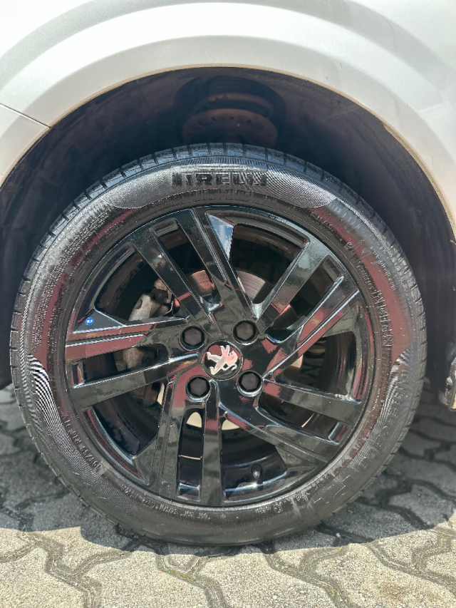 peugeto style 208 1.06