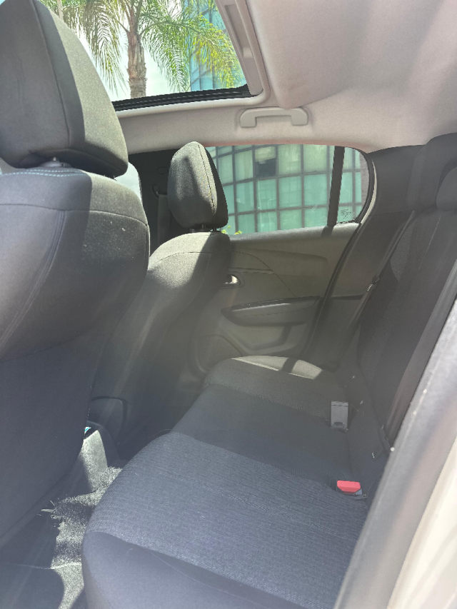 peugeto style 208 1.011