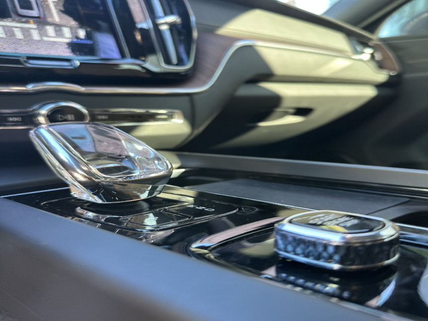 volvo xc60 2.0 t8 recharge ultimate awd geartronic 1.9 hibrido 4p automatico 202311