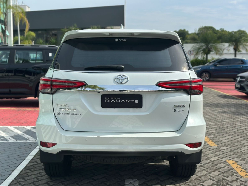 toyota hilux sw4 2.8 d-4d turbo diesel srx 7l 4x4 automatico 4p 20237