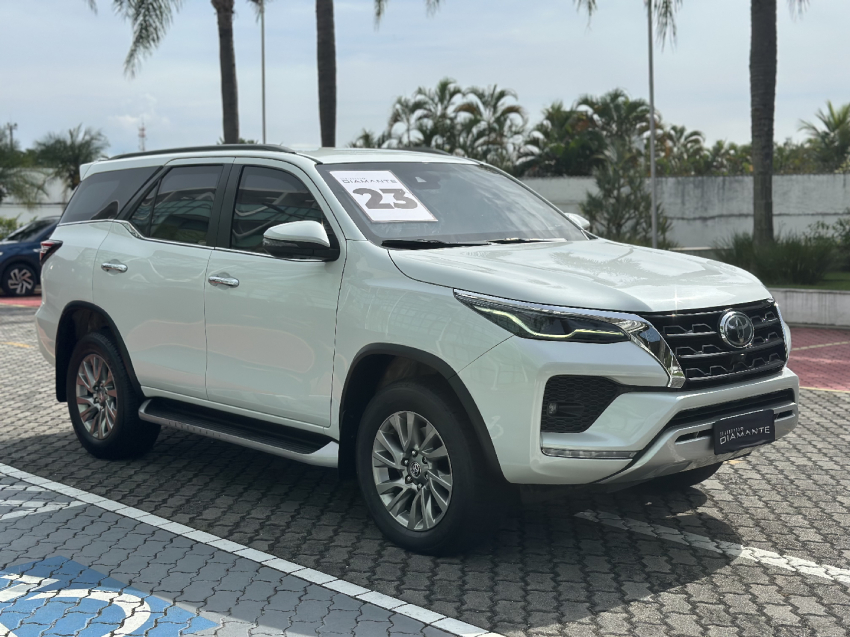 toyota hilux sw4 2.8 d-4d turbo diesel srx 7l 4x4 automatico 4p 20232