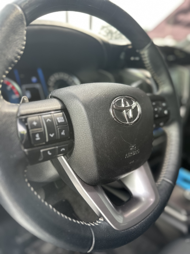 toyota hilux sw4 2.8 d-4d turbo diesel srx 7l 4x4 automatico 4p 202326