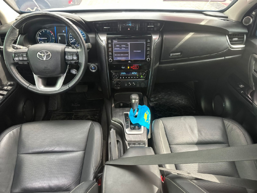 toyota hilux sw4 2.8 d-4d turbo diesel srx 7l 4x4 automatico 4p 202315