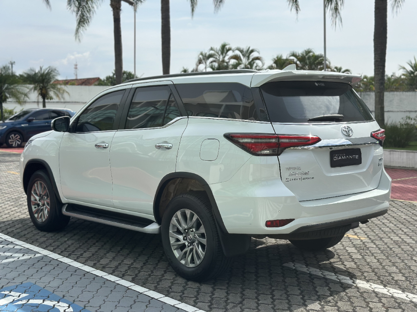 toyota hilux sw4 2.8 d-4d turbo diesel srx 7l 4x4 automatico 4p 20238