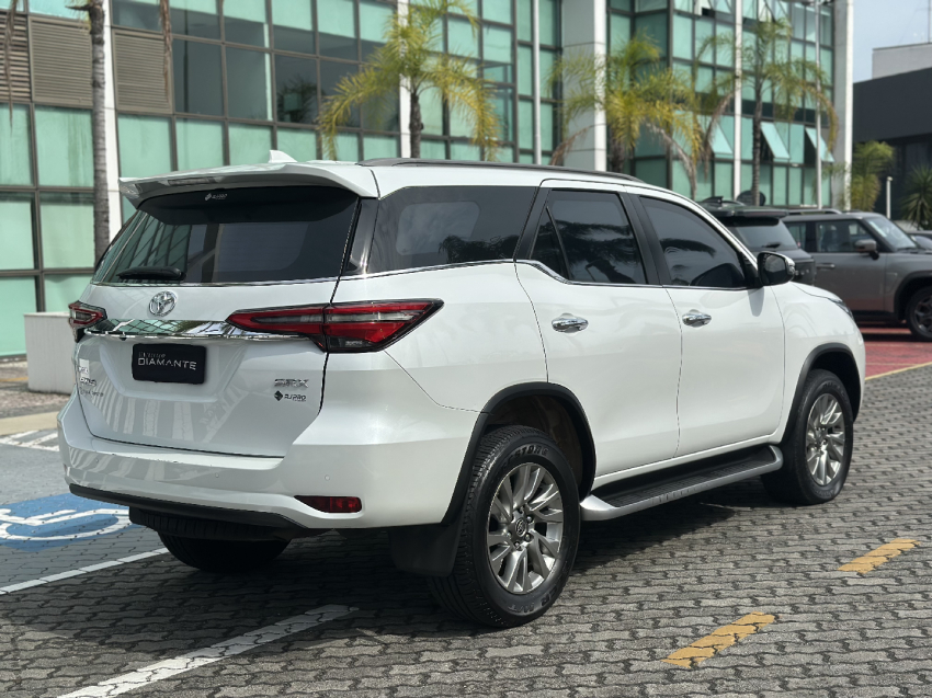 toyota hilux sw4 2.8 d-4d turbo diesel srx 7l 4x4 automatico 4p 20234