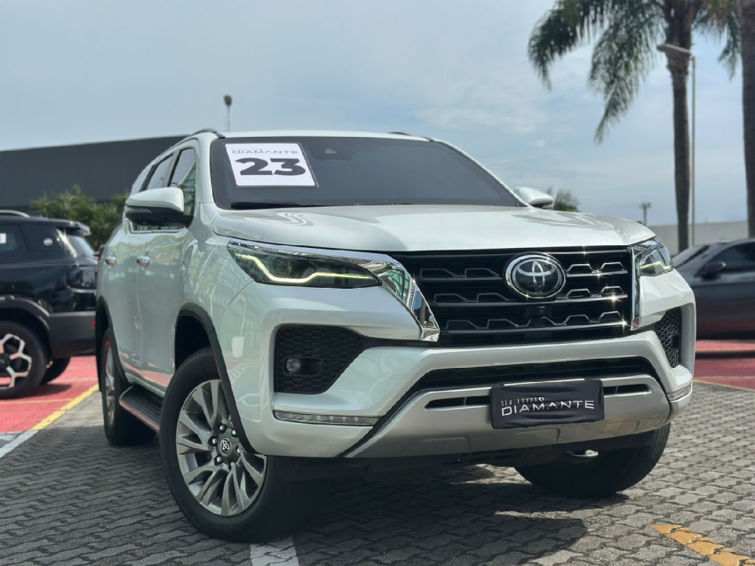 toyota hilux sw4 2.8 d-4d turbo diesel srx 7l 4x4 automatico 4p 20235