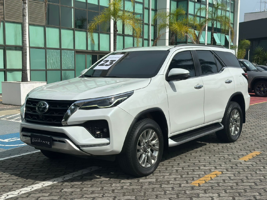 toyota hilux sw4 2.8 d-4d turbo diesel srx 7l 4x4 automatico 4p 20233