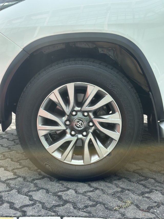 toyota hilux sw4 2.8 d-4d turbo diesel srx 7l 4x4 automatico 4p 202312
