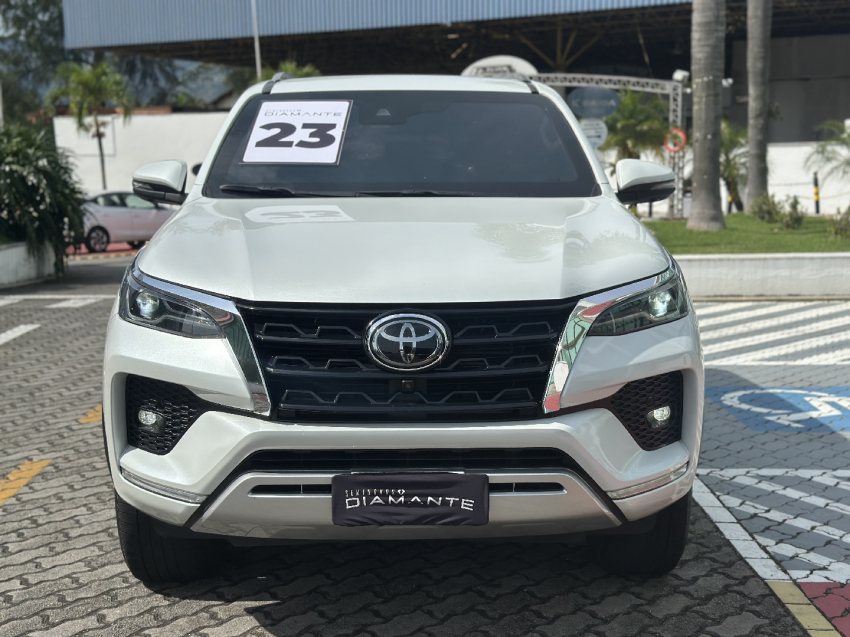 toyota hilux sw4 2.8 d-4d turbo diesel srx 7l 4x4 automatico 4p 2023