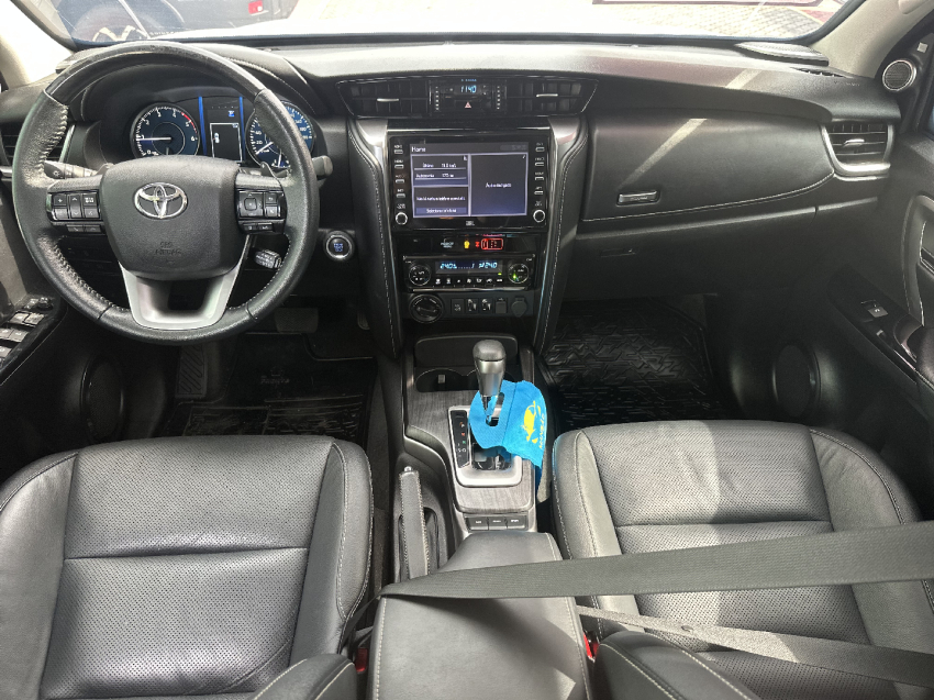 toyota hilux sw4 2.8 d-4d turbo diesel srx 7l 4x4 automatico 4p 202310