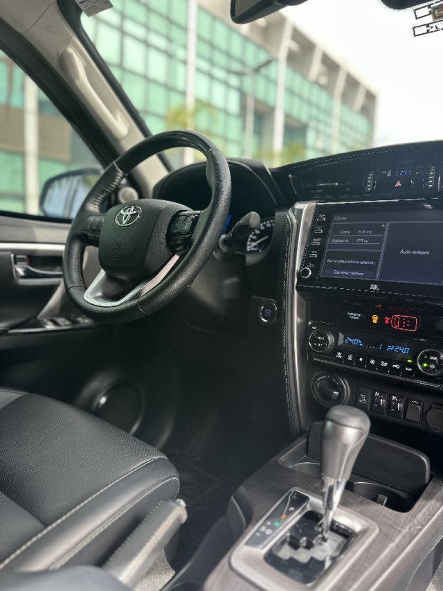 toyota hilux sw4 2.8 d-4d turbo diesel srx 7l 4x4 automatico 4p 202318