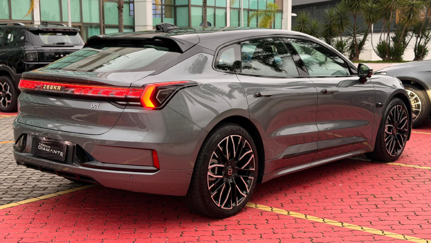 zeekr 001 100 kw eletrico flagship awd 5.4 4p automatico 20255