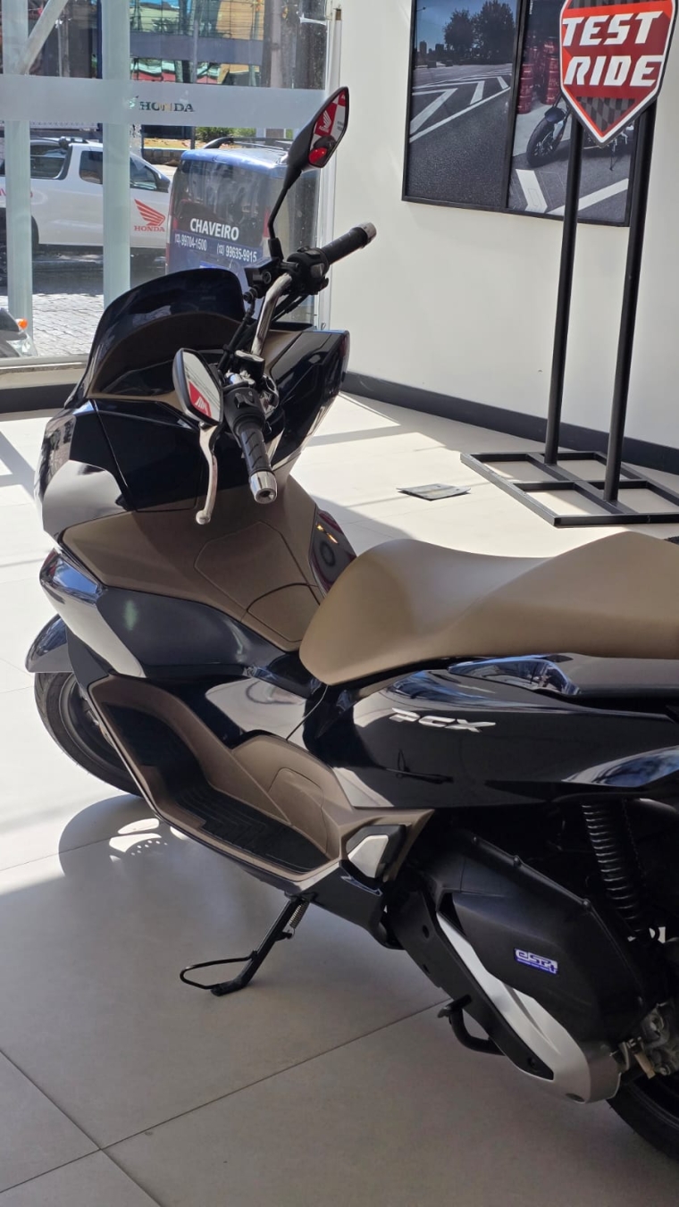 honda pcx dlx 160 gasolina automatico 2025