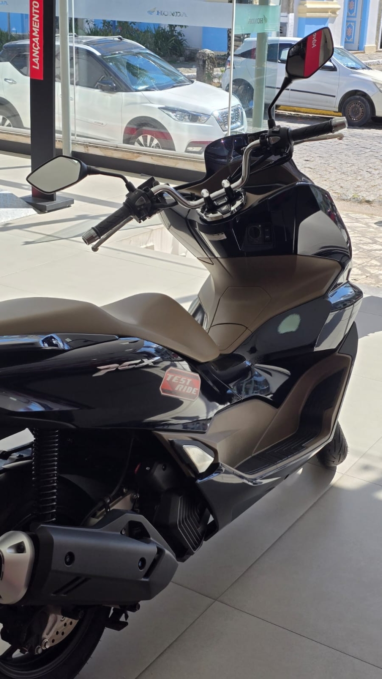 honda pcx dlx 160 gasolina automatico 2025