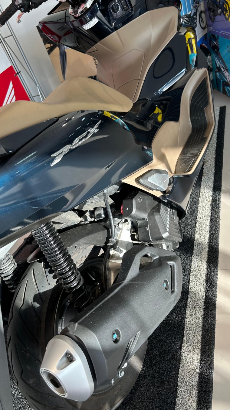 honda pcx dlx 160 gasolina automatico 2025