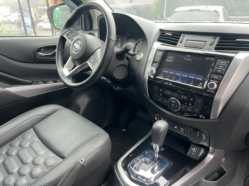 nissan frontier 2.3 16v turbo diesel platinum cd 4x4 automatico 2.2 4p 202523