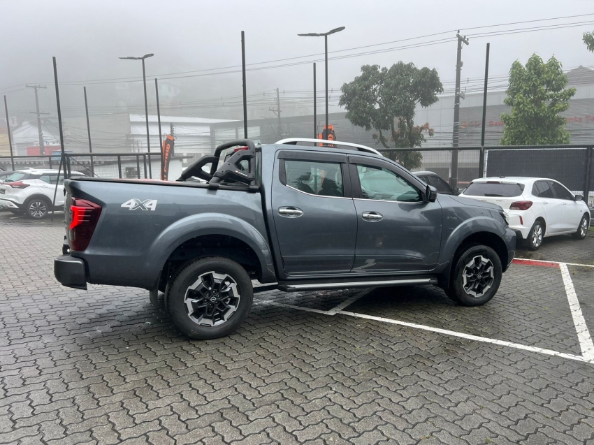 nissan frontier 2.3 16v turbo diesel platinum cd 4x4 automatico 2.2 4p 202516