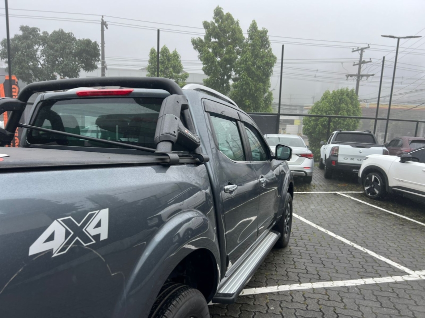 nissan frontier 2.3 16v turbo diesel platinum cd 4x4 automatico 2.2 4p 202519