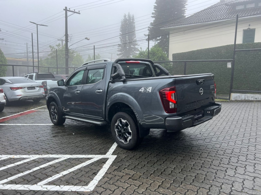 nissan frontier 2.3 16v turbo diesel platinum cd 4x4 automatico 2.2 4p 202526