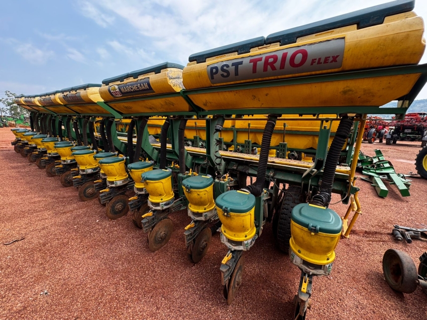 tatu plantadeira pst trio flex s-0116 *9001* diesel automatico 2016