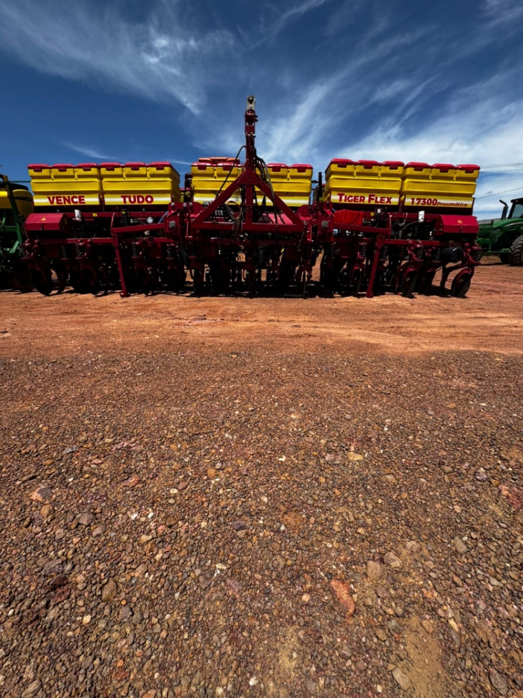 vence tudo plantadeira tiger flex 17300 17 linhas  *074* diesel automatico 20192 vence tudo plantadeira tiger flex 17300 17 linhas  *074* diesel automatico 20192