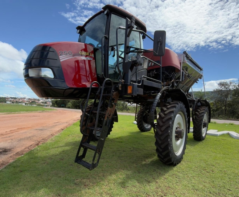 pulverizador case patriot 250 c/ mp agro ano 2015