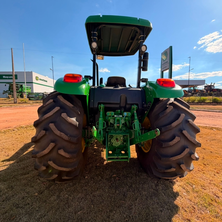 trator john deere 5090e epcc - 12x12 rod. traseiros 23.1-26 / dianteiros 14.9-24 conjunto frontal marispan t81 com concha3