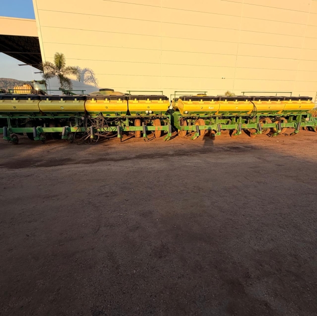 plantadeira john deere 2130-26 linhas de 0.50cm / vacuo mecanica ano 20151