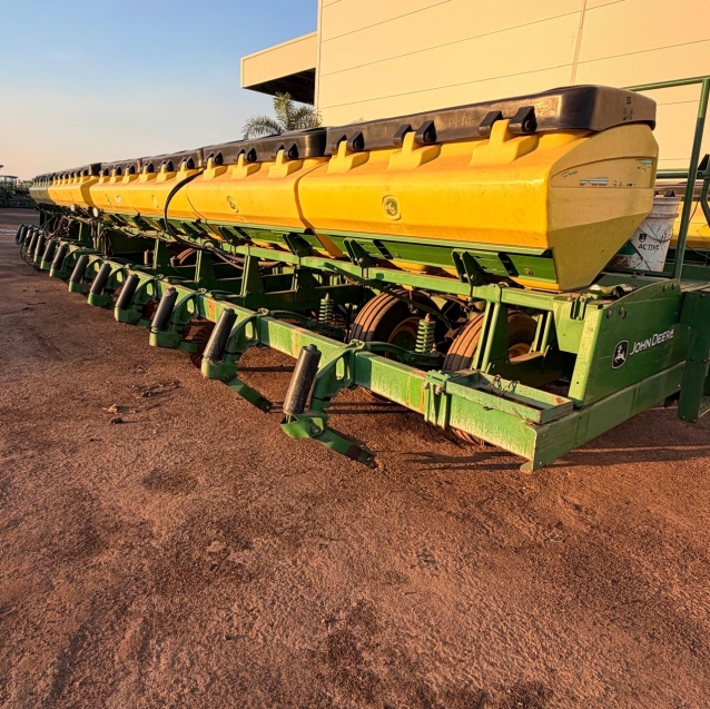 plantadeira john deere 2130-26 linhas de 0.50cm / vacuo mecanica ano 20152