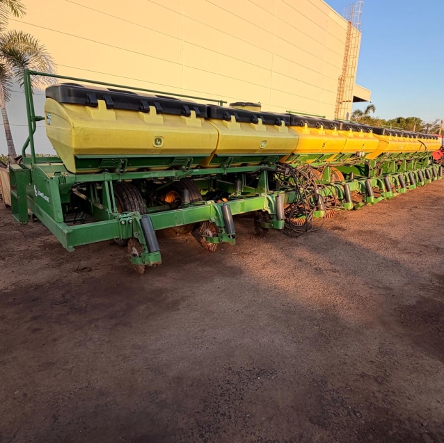 plantadeira john deere 2130-26 linhas de 0.50cm / vacuo mecanica ano 20150