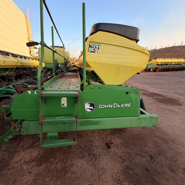 plantadeira john deere 2130-26 linhas de 0.50cm / vacuo mecanica ano 20153