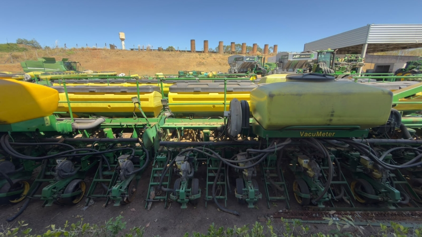 plantadeira john deere 2126 - 24 linhas de 0.50cm / vacuo mecanica ano 20147