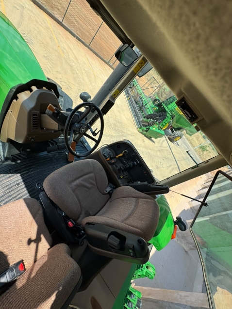 trator john deere 7230 com piloto automatico  ano 20234