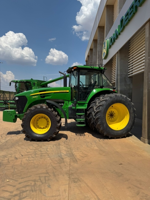 trator john deere 7230 com piloto automatico  ano 20230