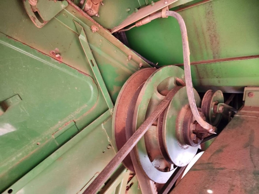 john deere colheitadeira 1550 rodado balao. hydro. plataforma 22 pes. motor: 4.221. trilha: 3.051 diesel 1p automatico 2004
