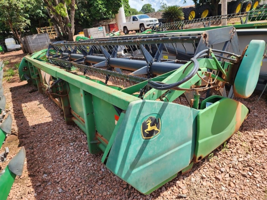 john deere colheitadeira 1550 rodado balao. hydro. plataforma 22 pes. motor: 4.221. trilha: 3.051 diesel 1p automatico 2004