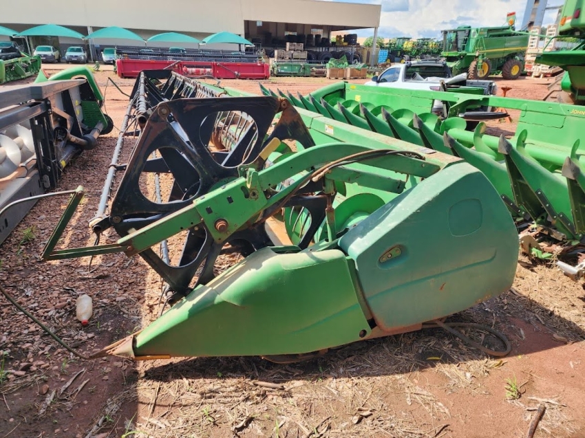john deere colheitadeira 1550 rodado balao. hydro. plataforma 22 pes. motor: 4.221. trilha: 3.051 diesel 1p automatico 2004