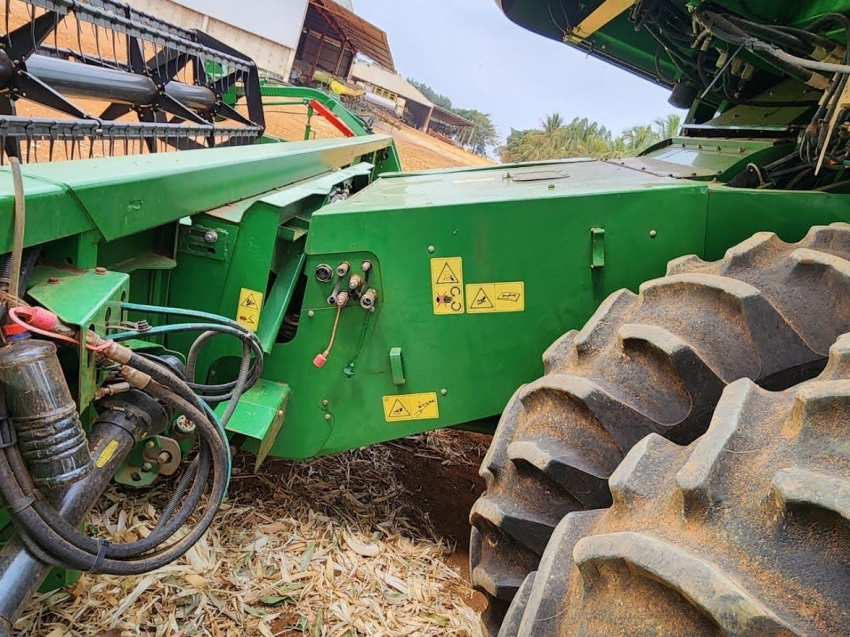 john deere colheitadeira s440 rodado dual. com piloto automatico. plataforma 22 pes. motor: 1.388. trilha 875 diesel 1p automatico 2018