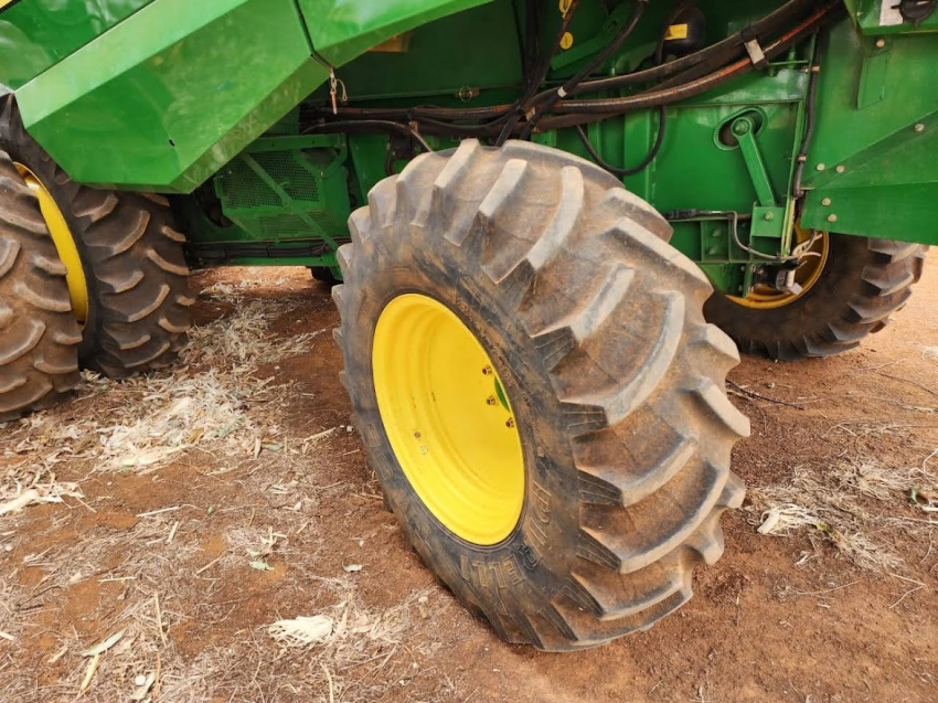 john deere colheitadeira s440 rodado dual. com piloto automatico. plataforma 22 pes. motor: 1.388. trilha 875 diesel 1p automatico 2018