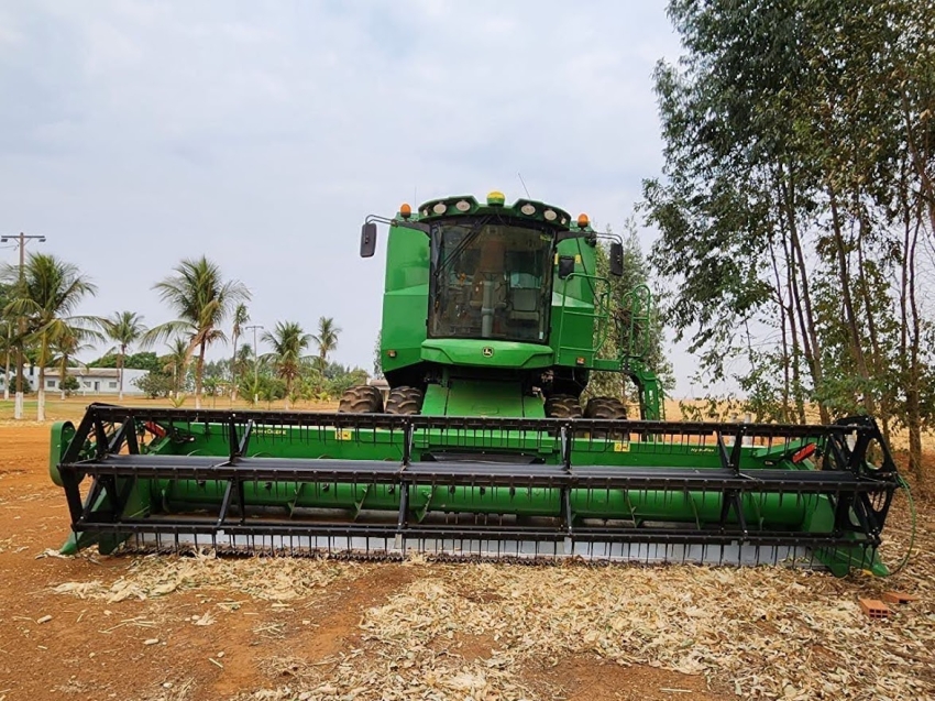 john deere colheitadeira s440 rodado dual. com piloto automatico. plataforma 22 pes. motor: 1.388. trilha 875 diesel 1p automatico 2018