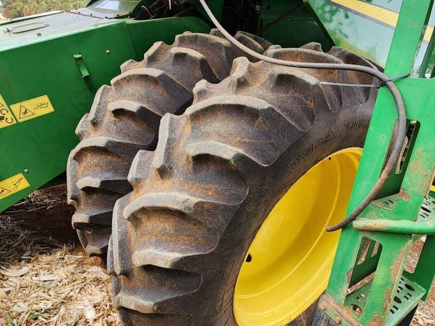john deere colheitadeira s440 rodado dual. com piloto automatico. plataforma 22 pes. motor: 1.388. trilha 875 diesel 1p automatico 2018
