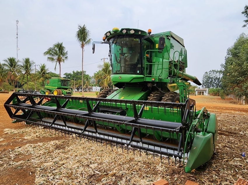 john deere colheitadeira s440 rodado dual. com piloto automatico. plataforma 22 pes. motor: 1.388. trilha 875 diesel 1p automatico 2018