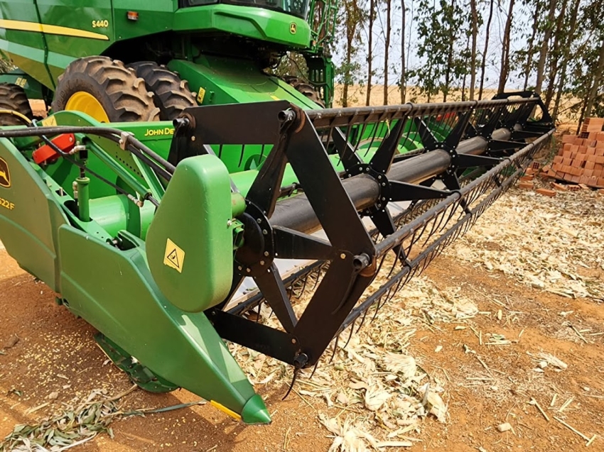 john deere colheitadeira s440 rodado dual. com piloto automatico. plataforma 22 pes. motor: 1.388. trilha 875 diesel 1p automatico 2018