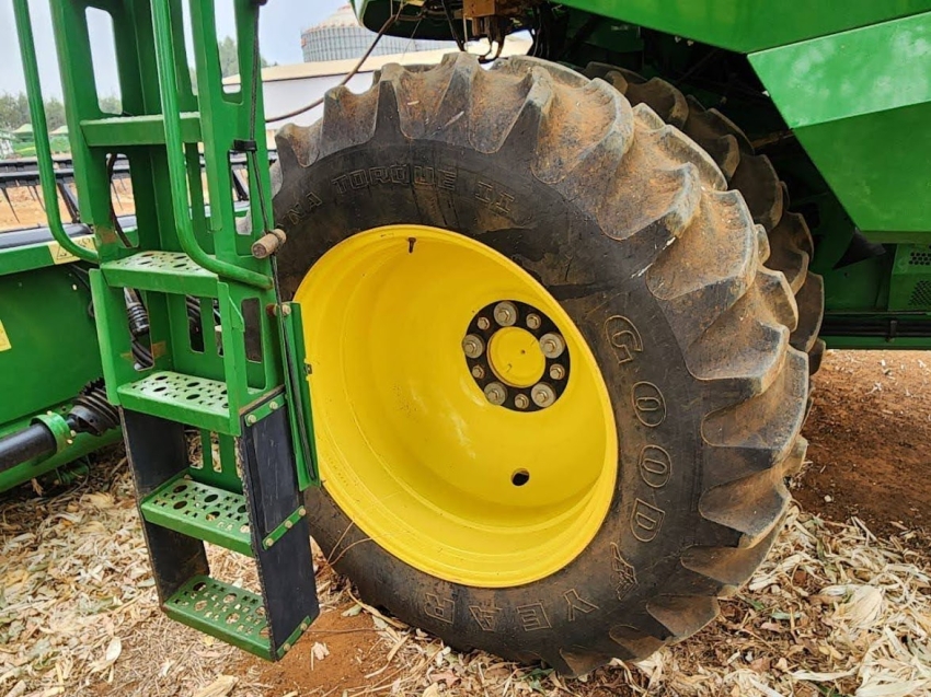 john deere colheitadeira s440 rodado dual. com piloto automatico. plataforma 22 pes. motor: 1.388. trilha 875 diesel 1p automatico 2018