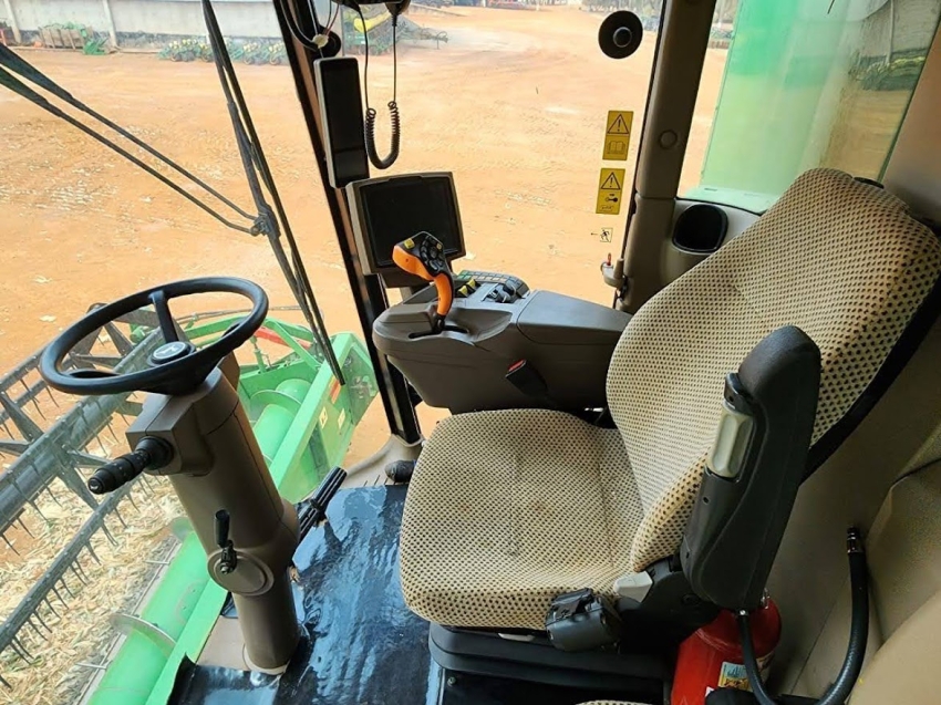 john deere colheitadeira s440 rodado dual. com piloto automatico. plataforma 22 pes. motor: 1.388. trilha 875 diesel 1p automatico 2018