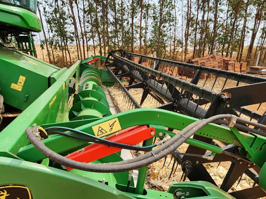 john deere colheitadeira s440 rodado dual. com piloto automatico. plataforma 22 pes. motor: 1.388. trilha 875 diesel 1p automatico 2018